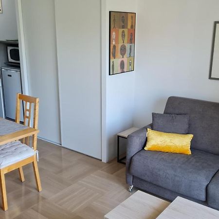 2P Entierement Climatise I Bien Insonorise I Wifi I A 300 M De La Mer I Restaurants Commerces Et Transports A 5Mn A Pied I Ideal 2 Personnes I Possibilite 4 Avec Canape Lit De Qualite I Tres Belle Douche Кань-сюр-Мер Экстерьер фото