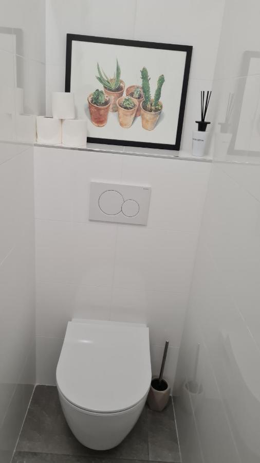 2P Entierement Climatise I Bien Insonorise I Wifi I A 300 M De La Mer I Restaurants Commerces Et Transports A 5Mn A Pied I Ideal 2 Personnes I Possibilite 4 Avec Canape Lit De Qualite I Tres Belle Douche Кань-сюр-Мер Экстерьер фото